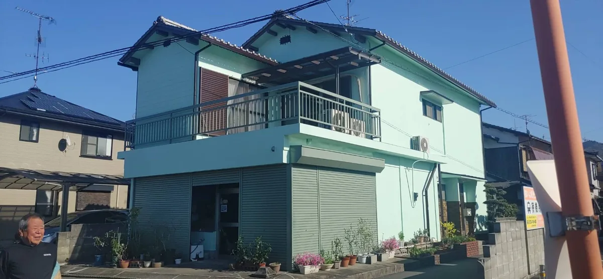 外壁を含む住宅の外観